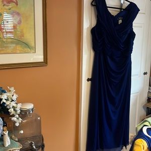 Formal dress by Alex evenings, size 24